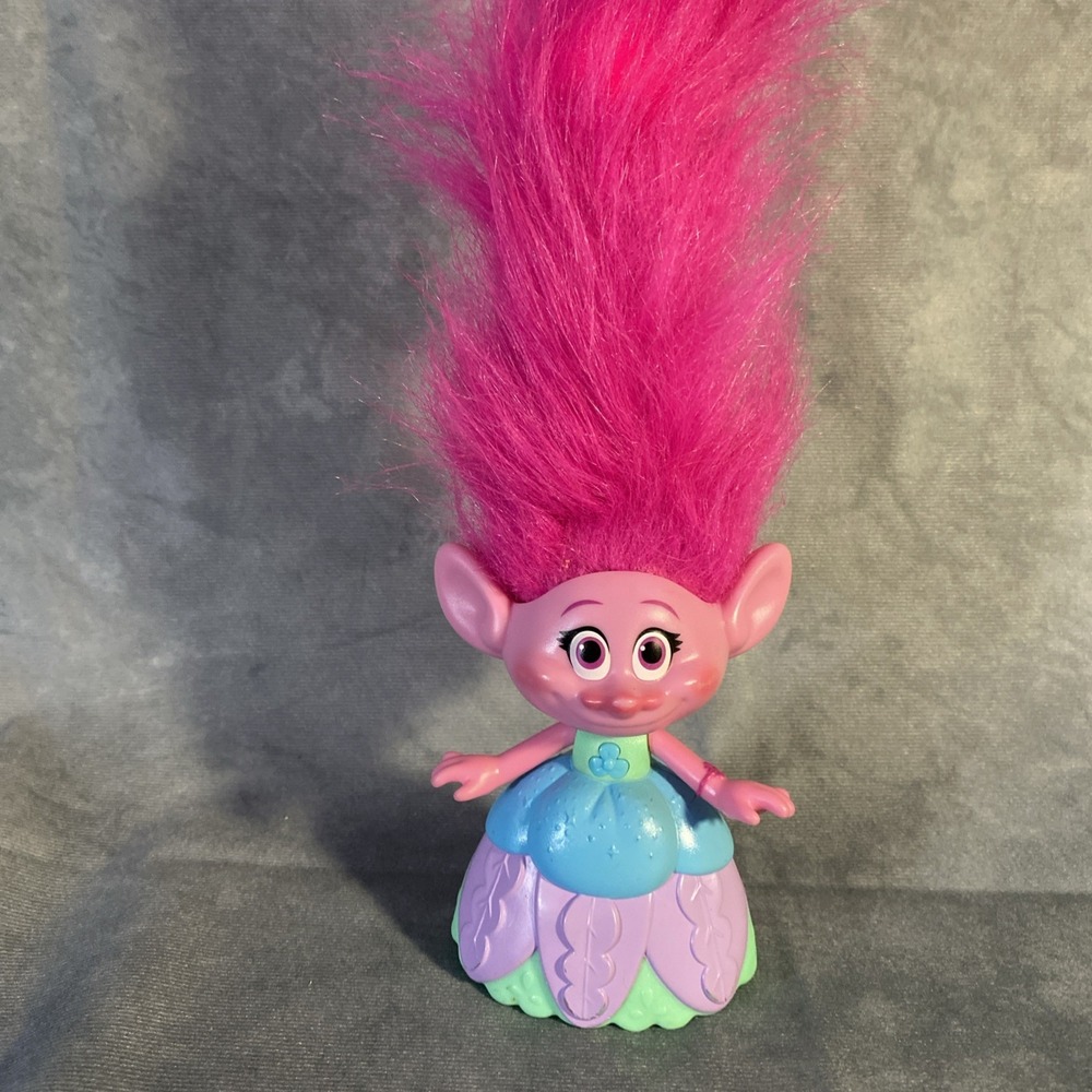 Dreamworks Trolls Hair in the Air Poppy Troll Doll Sings, Talks & Lights Up 16"